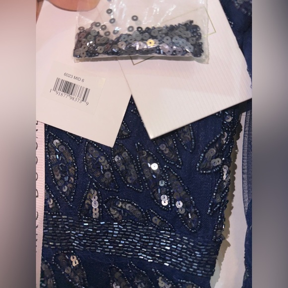 NWT | Mac Duggal 6023 Midnight Long Sleeve Neckline Embellished Gown Size 6 - Picture 10 of 11